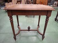 Petite table à écrire en bois posant sur quatre pieds entret… (photo 5)