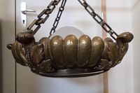 Suspension en laiton et bronze à décor de feuilles et vasque… (photo 2)