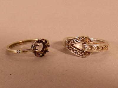 Réunion de deux bagues en argent. - Photo 1