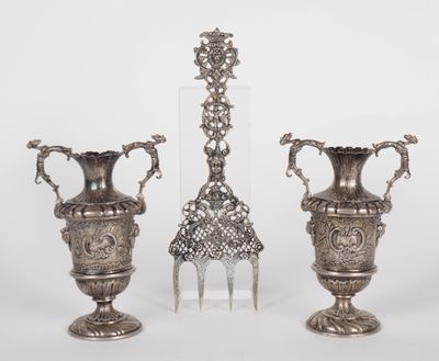 Paire de vases soliflores de style Renaissance en métal arge… - Photo 1