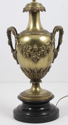 PIED DE LAMPE, en bronze en forme de vase antique sur piedou…