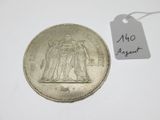 gros plan d'une pièce de monnaie portant une étiquette de prix