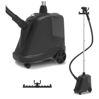 un gros plan sur un aspirateur noir et un tuyau noir