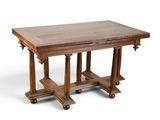 une photo d'une table en bois avec un plateau en bois