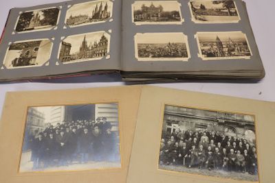 plusieurs vieilles photos en noir et blanc représentant un groupe d'hommes et de femmes