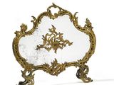 un petit miroir avec un cadre doré
