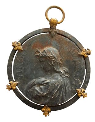 Large médaillon en bronze doré et patiné gravé Virgo Maria à…