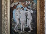 une image représentant un tableau sur lequel figurent trois nus debout devant un autre tableau