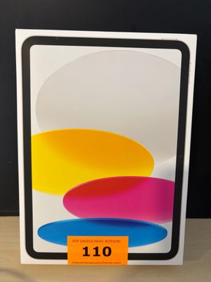 Le carton contenant le nouvel iPad 11 est ouvert et prêt à être expédié