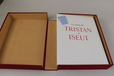 une boîte avec un livre à l'intérieur sur une table