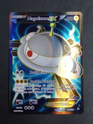 carte Pokémon sur laquelle figure l'image d'un personnage