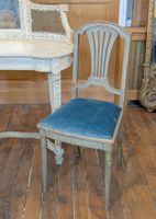 Coiffeuse de forme courbe en bois sculpté laqué crème, (x1) … (photo 2)