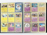 Il y a beaucoup de cartes Pokémon dans ce livre