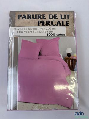 housse de couette violette avec oreiller et taie d'oreiller dans le lot