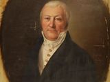 portrait d'un homme en manteau noir et chemise blanche