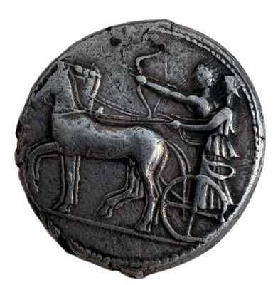 une ancienne pièce d'argent sur laquelle figurent un cheval et un homme