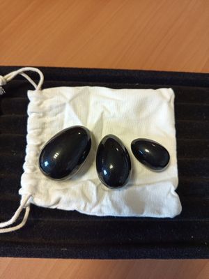 Lot de 18 pochons de 3 Œufs de Yoni en Obsidienne Noire (3 t…