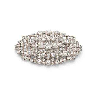 an art deco diamond broochle, by van cleef