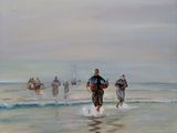 tableau représentant un groupe de personnes marchant sur une plage, avec un bateau en arrière-plan