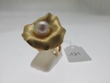 bague plaquée or avec une perle au centre