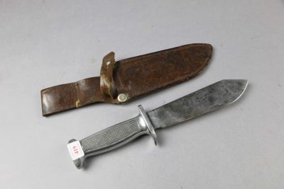 a knife that is sitting on a table next to a knife
