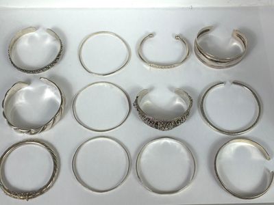 [BIJOUX ETHNIQUES & DIVERS] - Important lot de bijoux en arg…