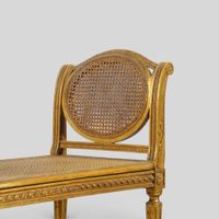 Petite banquette à fond de canne en bois mouluré et sculpté … (photo 6)