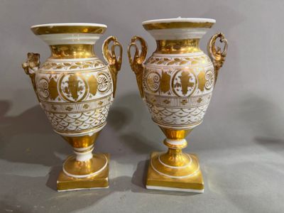Paire de vases de mariée en porcelaine blanche et doré Epoqu…