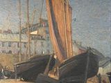 un tableau représentant des bateaux sur la plage, avec un bâtiment en arrière-plan