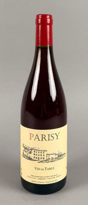 une bouteille de vin posée sur une table
