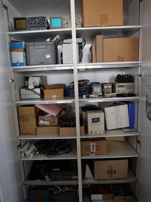 1 Ensemble DE Composants, Materiels Obseletes, SE Trouvant D…