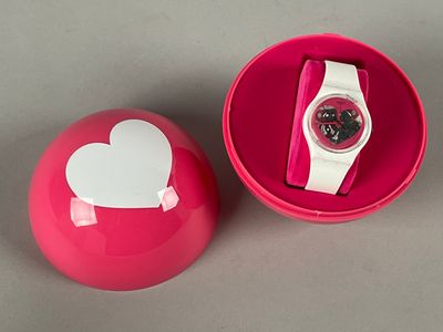 MONTRE SWATCH, NOS modèle 281 avec sa boîte et sa surboîte c…