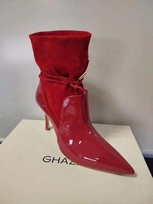 1 paire de bottines à talons de marque GHAZAL - Modèle: LEYT…