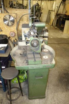 a machine that is sitting on a table in a garage