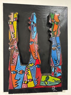 deux œuvres d'art accrochées au mur