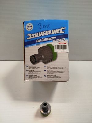 une boîte contenant 3 connecteurs Silverline posée sur une table