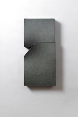 vue de dessus d'une boîte noire dont un morceau a été découpé