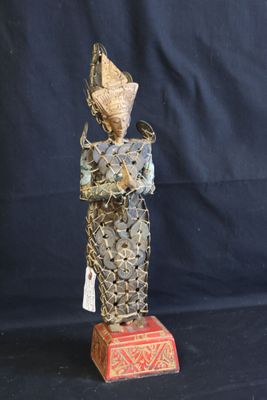 an image of a statue of a man with a hat on his head