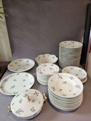 a lot of plates that are sitting on a table