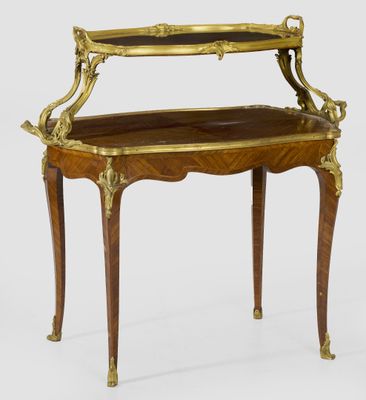 an image of a small table with a shelf on top of it