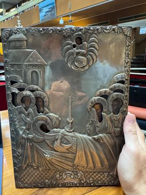 a picture of a metal picture frame with a jesus on it