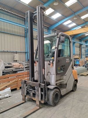 Chariot STILL RX70-35 gaz de 2013 avec fourche et accessoire dévidoir  - Photo 1