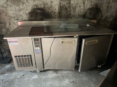 Meuble inox réfrigéré Rosinox avec dosseret et bac refroidis…