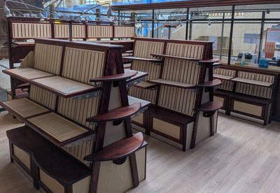 Rayonnage linéaire en bois, étagère à équerres.