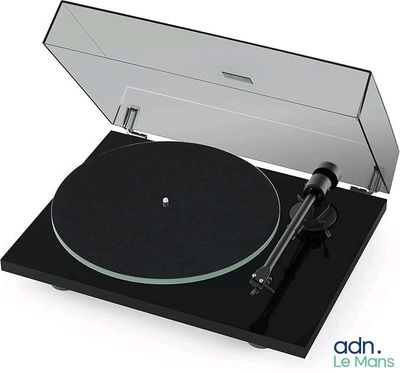 une image représentant une platine équipée d'un miroir