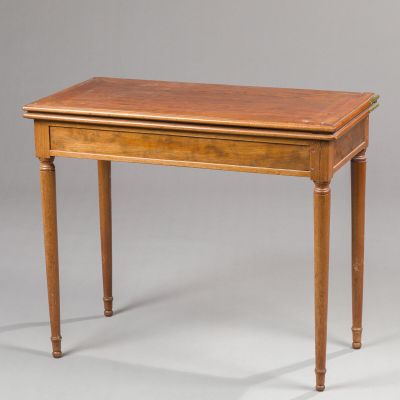 a small table with a drawer on one side and a drawer on the other side