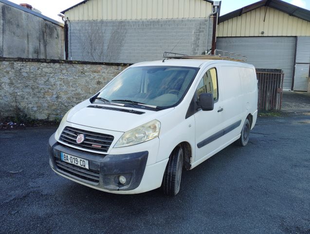 Véhicule utilitaire FIAT Scudo 140 Multijet immatriculé BA-019-CQ...