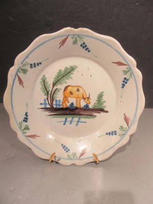 a plate with a picture of an elephant on it