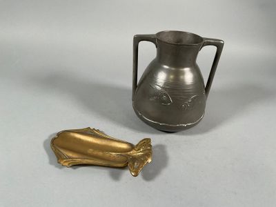 KAYSERZINN Vase en étain à deux anses et col étranglé à déco…
