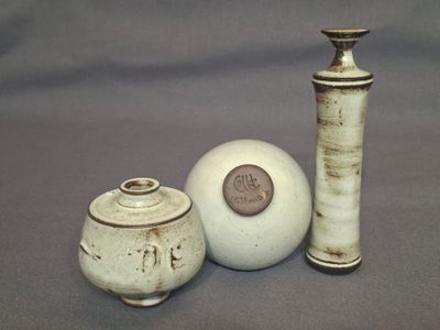 Roger COLLET (1933-2008) Réunion de 3 vases en céramique éma…